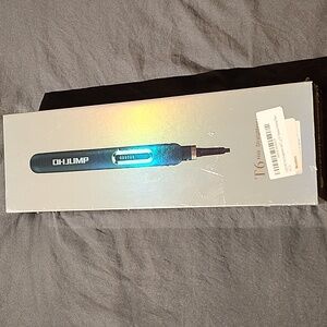 Ohjump. T6 HAIR STRAIGHTENER NWT